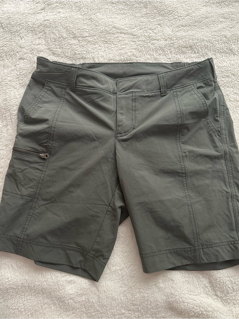 Athleta Women's Olive Green Performance Cargo Shorts